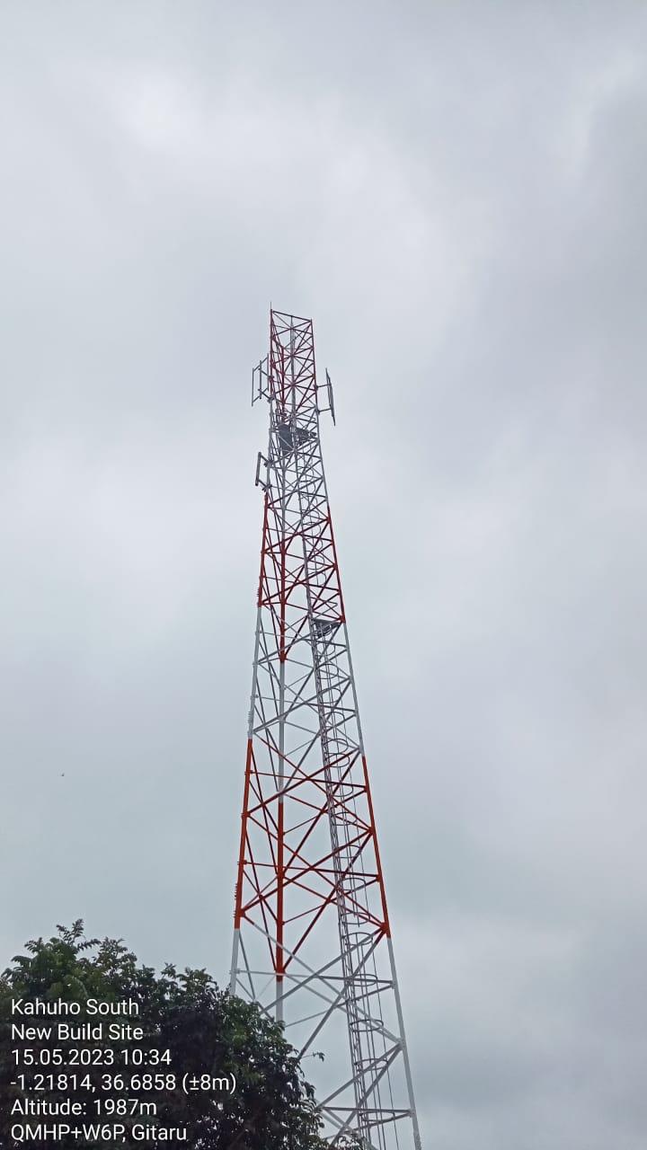 Lattice tower with antennas